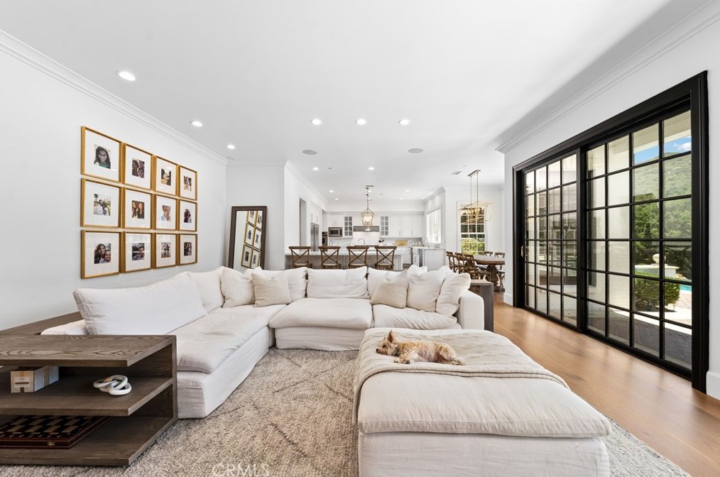 2816 Ladbrook Way, Thousand Oaks CA  91361-5325 exterior