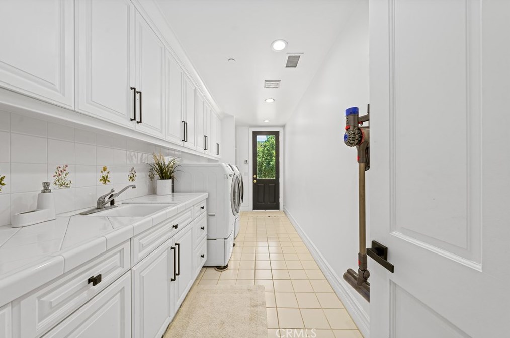 2816 Ladbrook Way, Thousand Oaks CA  91361-5325 exterior