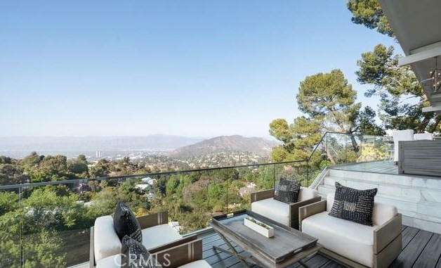 7377 Pyramid Pl, Los Angeles CA  90046-1312 exterior
