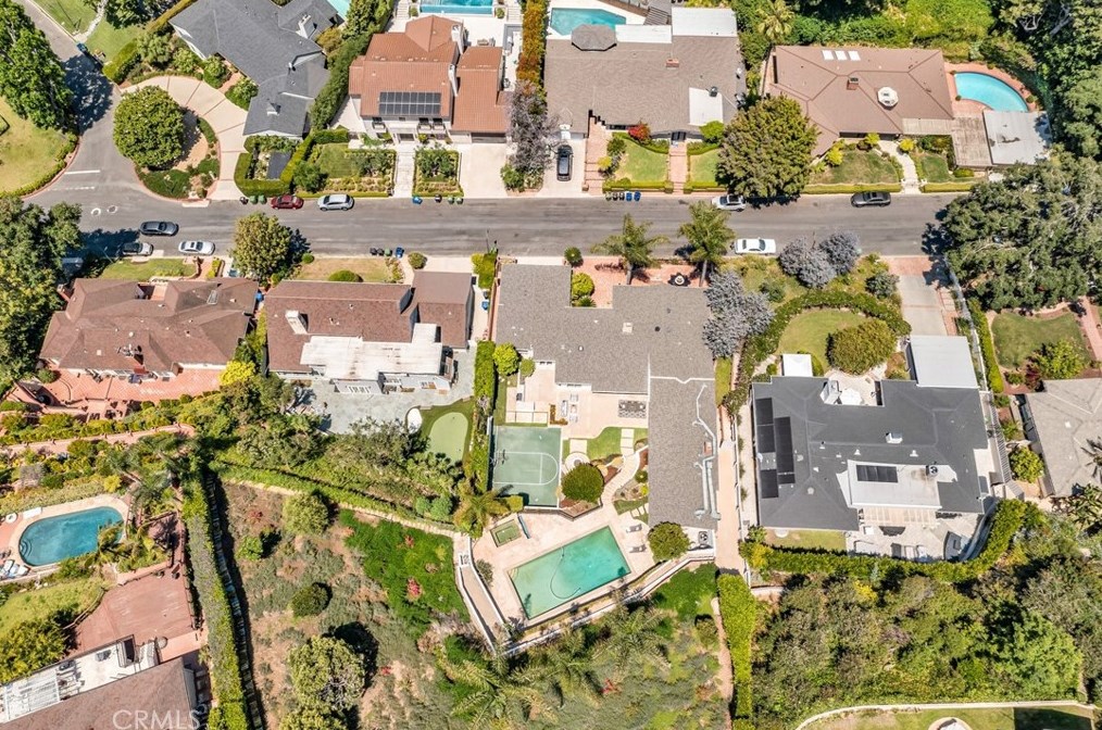 160 Thurston Ave, Los Angeles CA  90049-2422 exterior