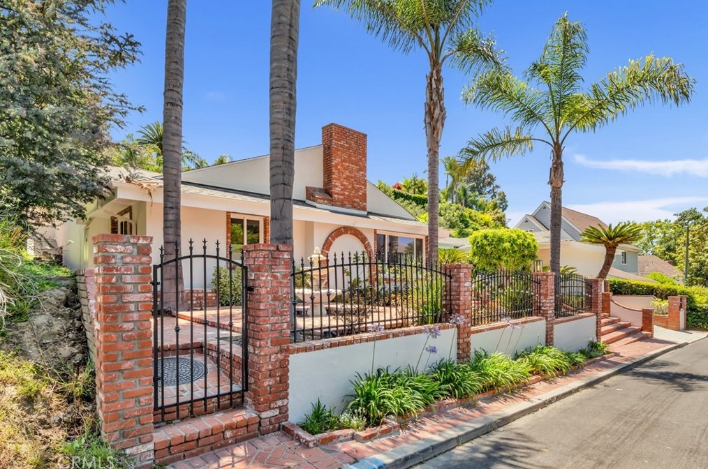 160 Thurston Ave, Los Angeles CA  90049-2422 exterior