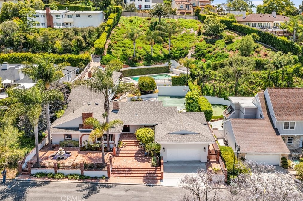 160 Thurston Ave, Los Angeles CA  90049-2422 exterior