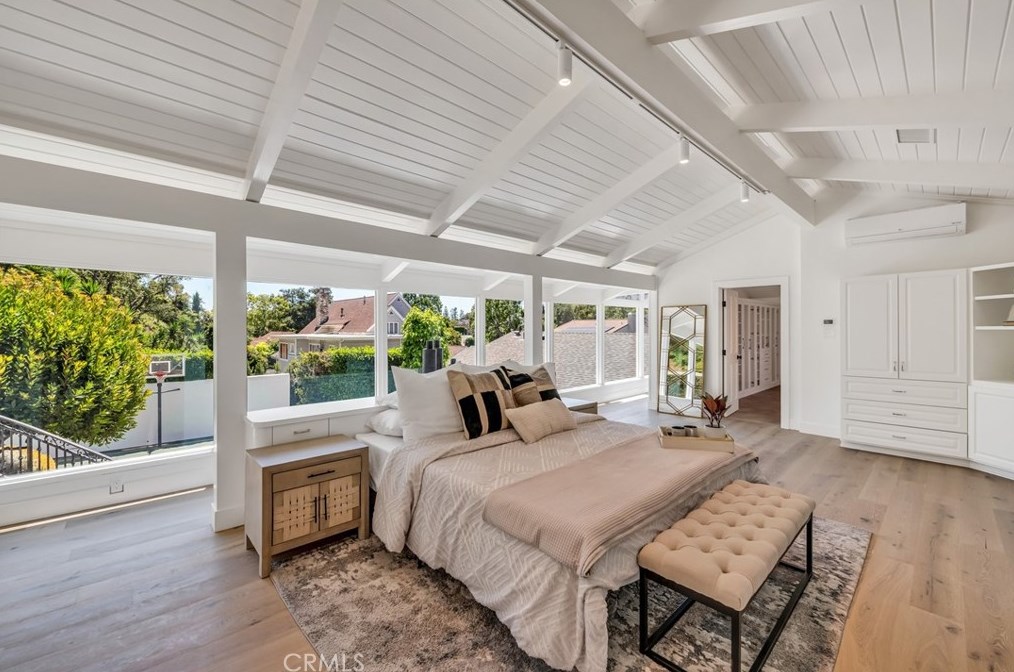 160 Thurston Ave, Los Angeles CA  90049-2422 exterior