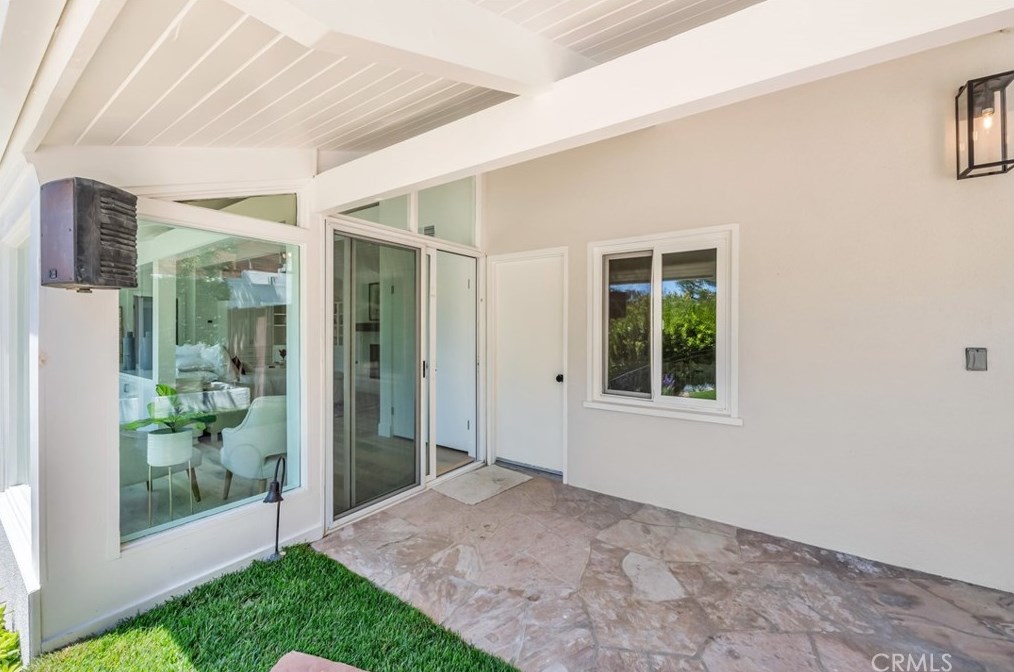 160 Thurston Ave, Los Angeles CA  90049-2422 exterior