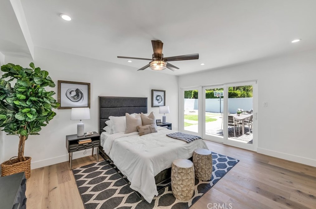 160 Thurston Ave, Los Angeles CA  90049-2422 exterior