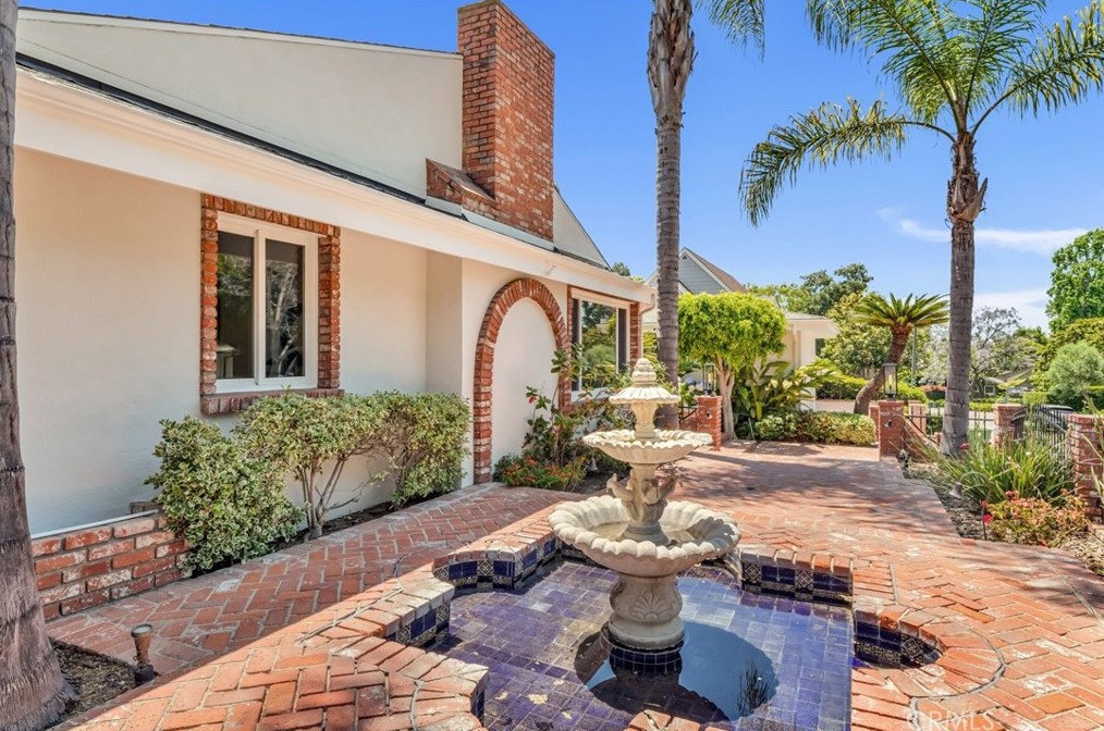 160 Thurston Ave, Los Angeles CA  90049-2422 exterior