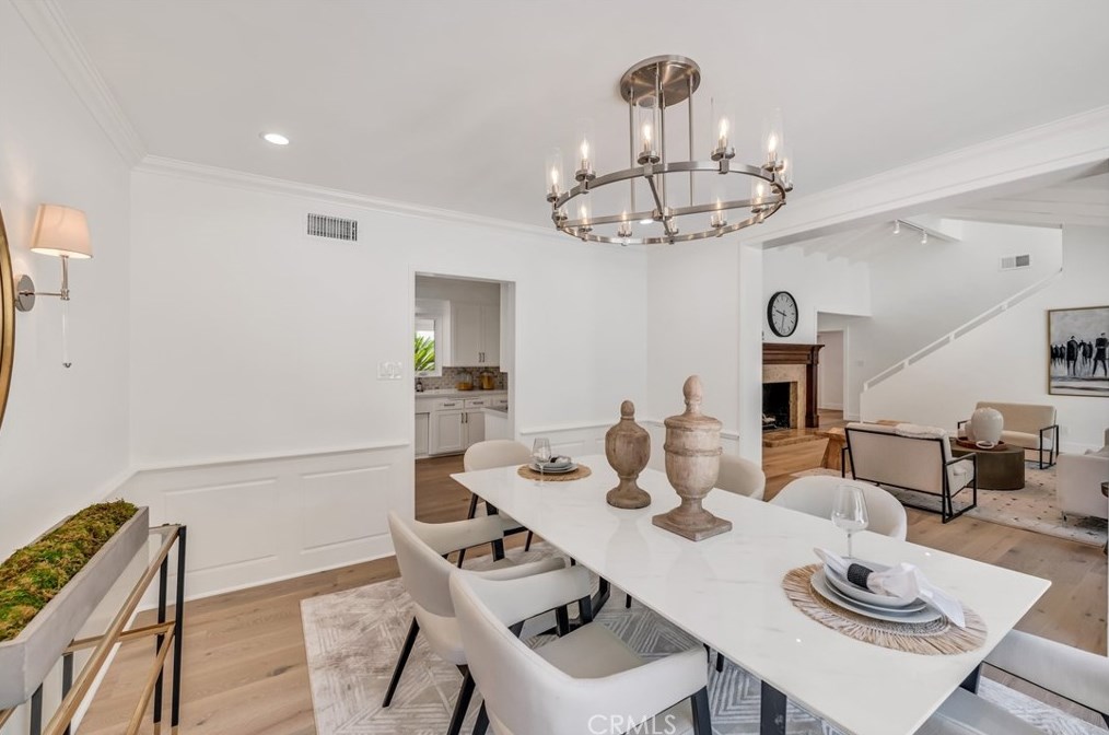 160 Thurston Ave, Los Angeles CA  90049-2422 exterior