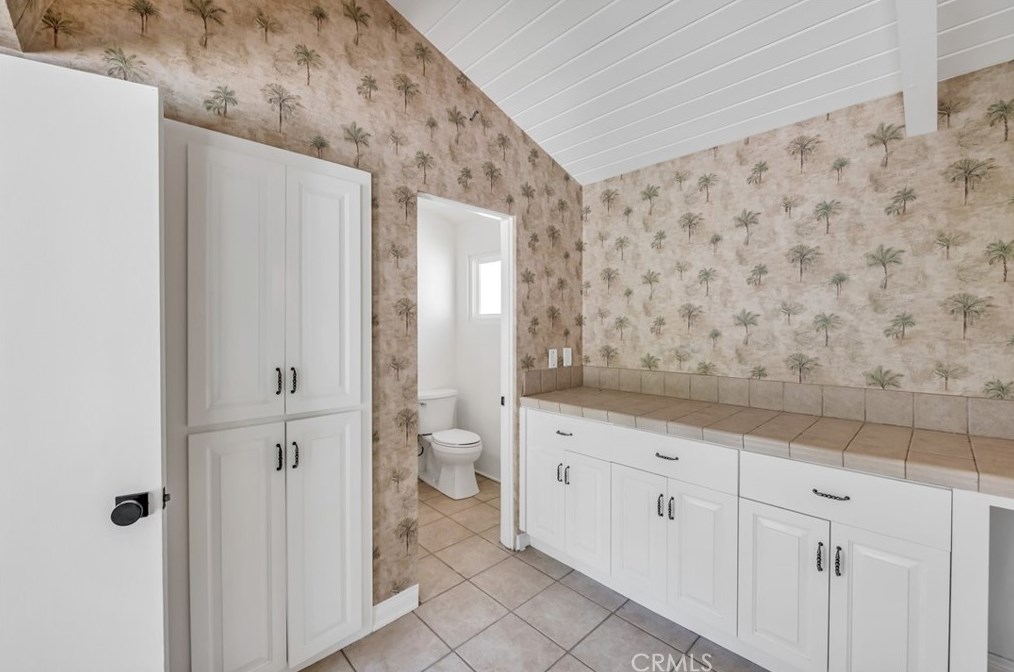 160 Thurston Ave, Los Angeles CA  90049-2422 exterior