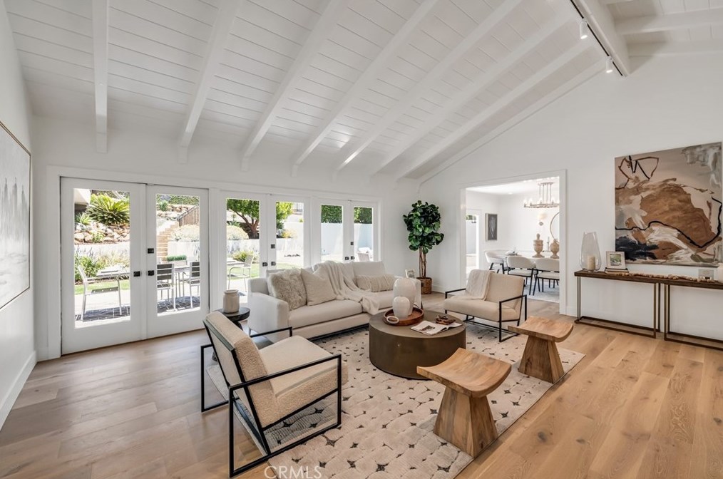 160 Thurston Ave, Los Angeles CA  90049-2422 exterior