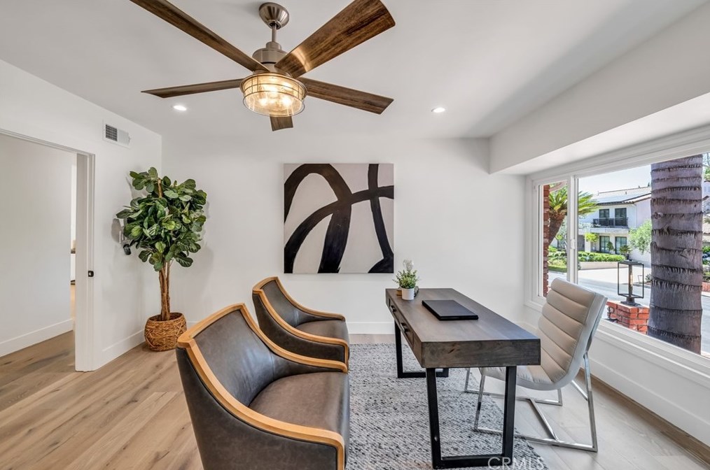 160 Thurston Ave, Los Angeles CA  90049-2422 exterior