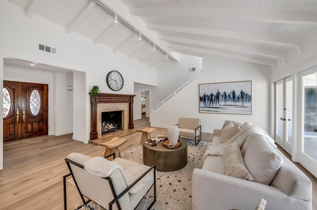 160 Thurston Ave, Los Angeles CA  90049-2422 exterior