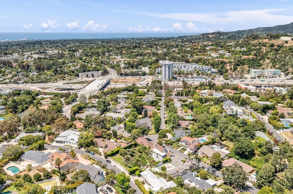 160 Thurston Ave, Los Angeles CA  90049-2422 exterior