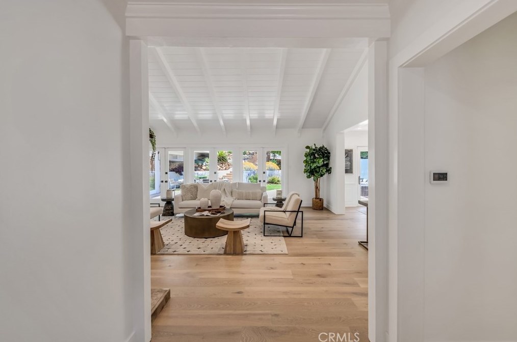 160 Thurston Ave, Los Angeles CA  90049-2422 exterior