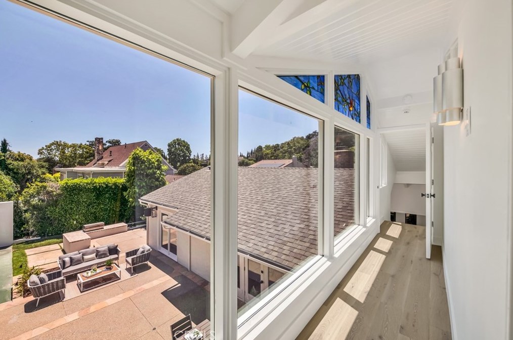 160 Thurston Ave, Los Angeles CA  90049-2422 exterior