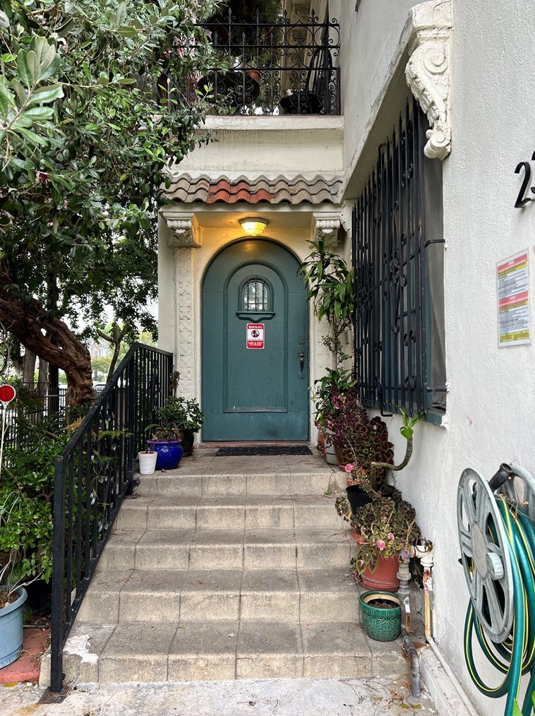 2376 Portland St, Los Angeles CA  90007-1933 exterior