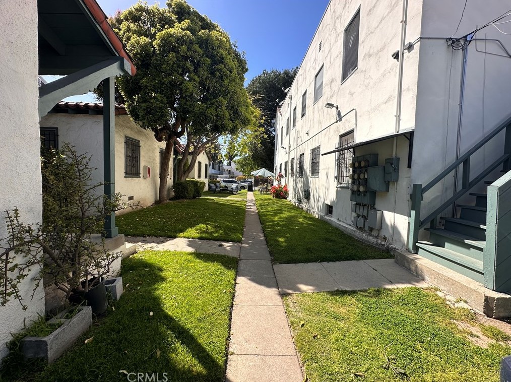 2376 Portland St, Los Angeles CA  90007-1958 exterior
