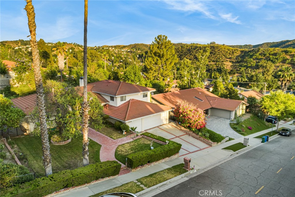 3940 Declaration Ave, Calabasas, CA 91302 MLS SR23132440 Coldwell