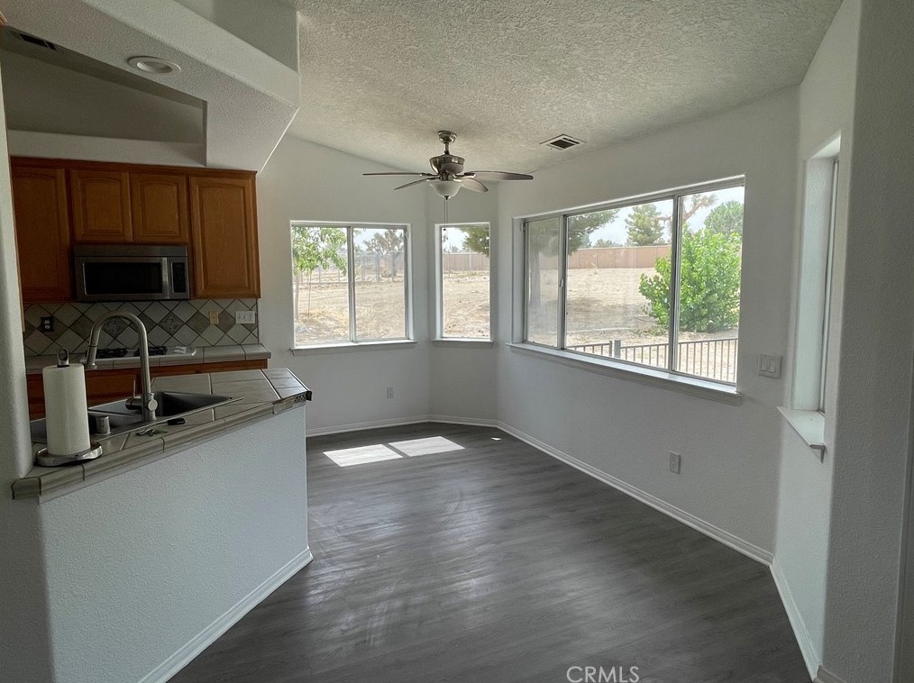 11124 Pine Tree Rd, Pinon Hills CA  92372 exterior