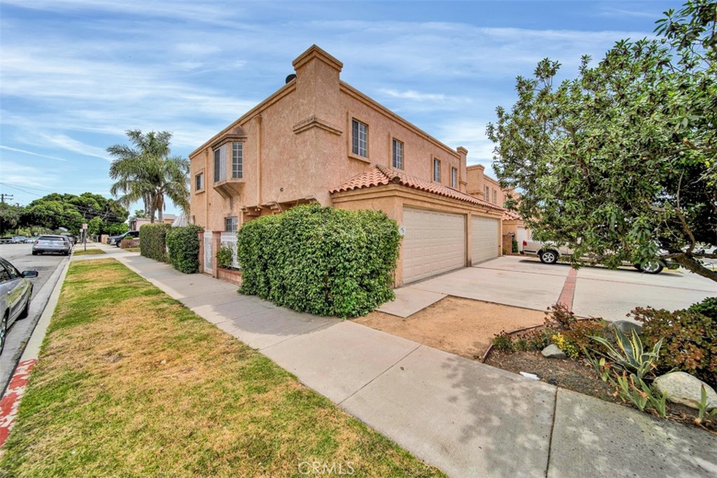 452 Chatsworth Dr, San Fernando, CA 91340 MLS SR23144814 Coldwell