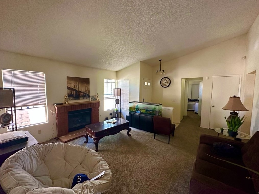 2821 Fairfield Ave, Palmdale CA  93550-4444 exterior