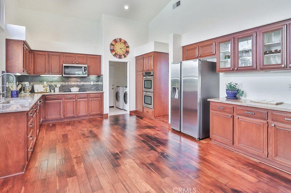 1649 Meadowglen Ct, Thousand Oaks CA  91320-3470 exterior