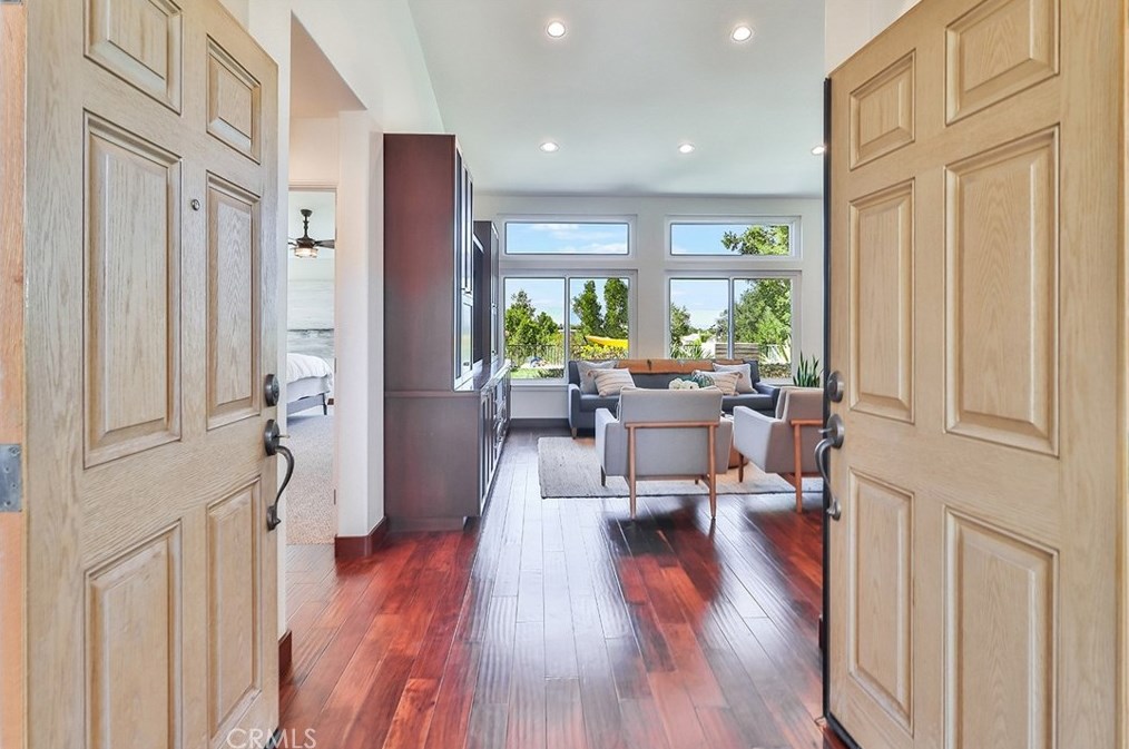 1649 Meadowglen Ct, Thousand Oaks CA  91320-3470 exterior