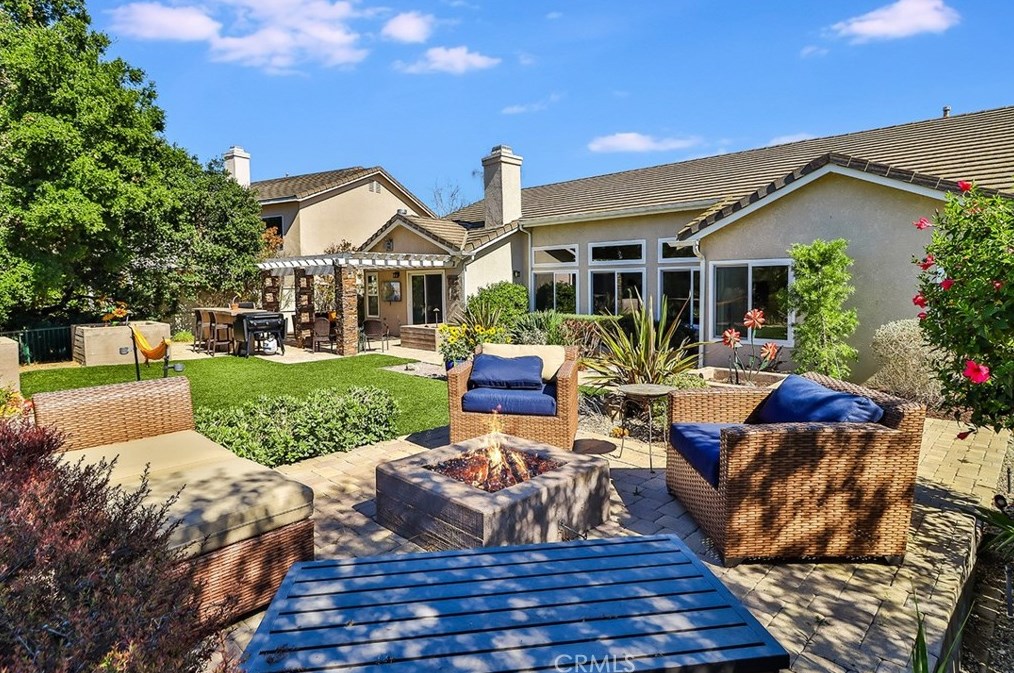 1649 Meadowglen Ct, Thousand Oaks CA  91320-3470 exterior