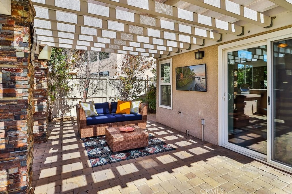 1649 Meadowglen Ct, Thousand Oaks CA  91320-3470 exterior