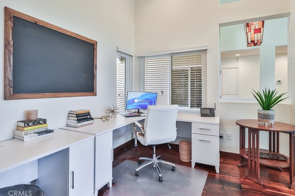 1649 Meadowglen Ct, Thousand Oaks CA  91320-3470 exterior