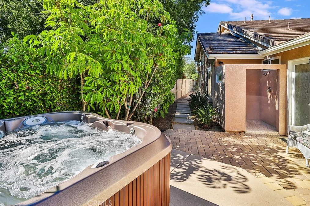 1649 Meadowglen Ct, Thousand Oaks CA  91320-3470 exterior