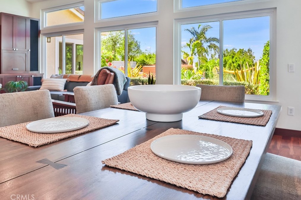 1649 Meadowglen Ct, Thousand Oaks CA  91320-3470 exterior