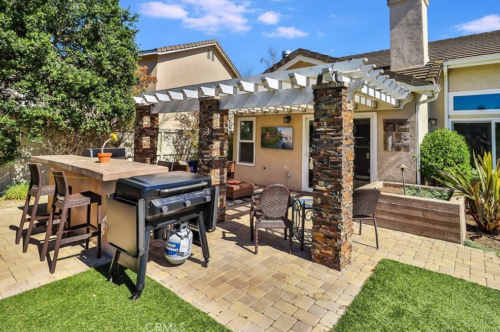 1649 Meadowglen Ct, Thousand Oaks CA  91320-3470 exterior