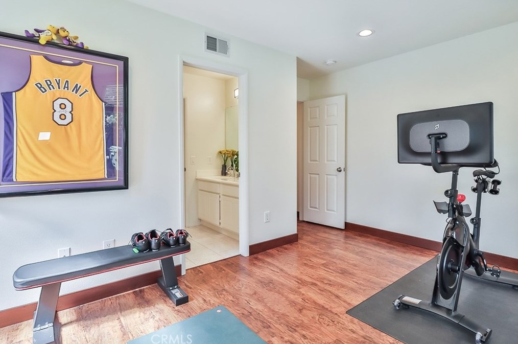 1649 Meadowglen Ct, Thousand Oaks CA  91320-3470 exterior