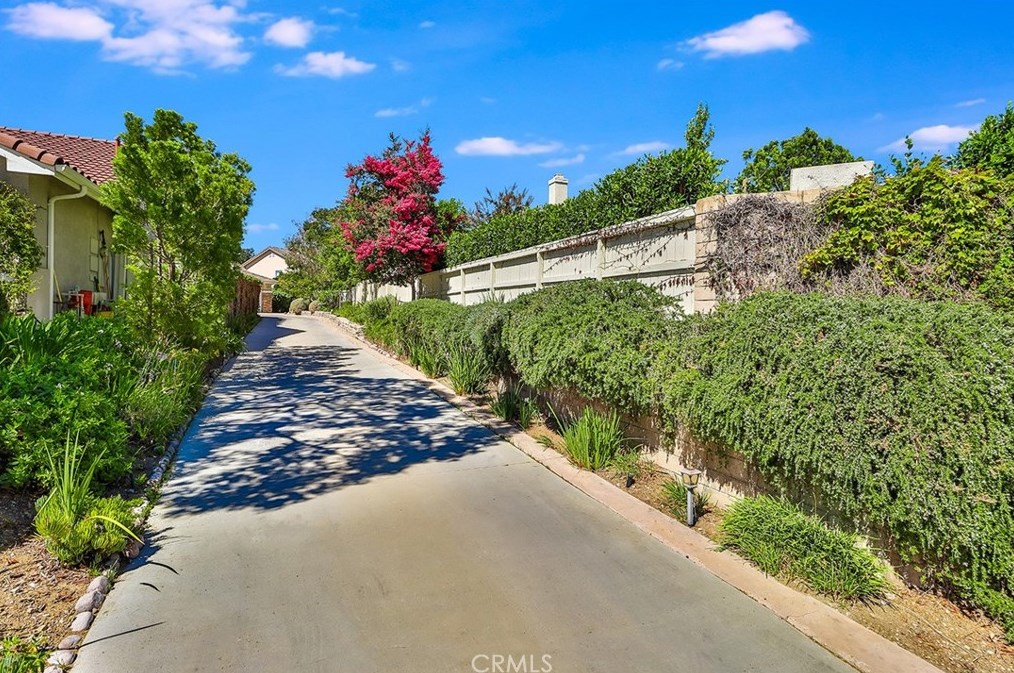 1649 Meadowglen Ct, Thousand Oaks CA  91320-3470 exterior