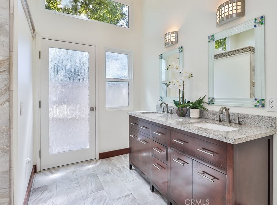 1649 Meadowglen Ct, Thousand Oaks CA  91320-3470 exterior