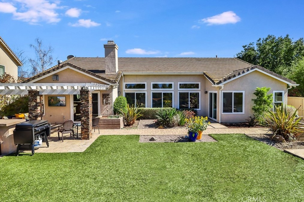 1649 Meadowglen Ct, Thousand Oaks CA  91320-3470 exterior