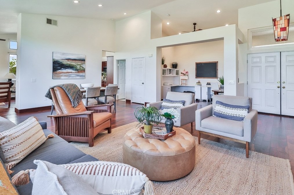 1649 Meadowglen Ct, Thousand Oaks CA  91320-3470 exterior