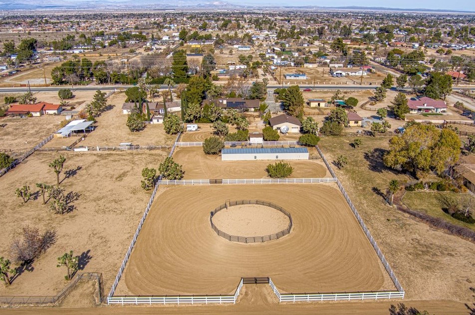 2744 Avenue, Palmdale CA  93551-2424 exterior