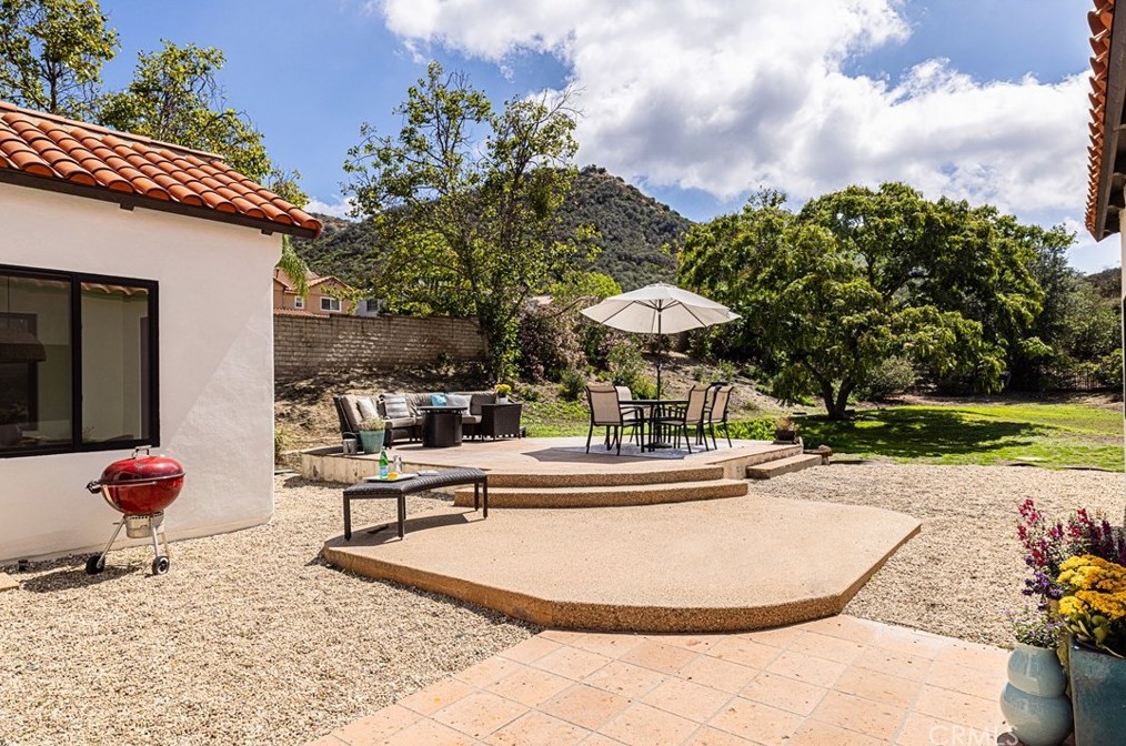 32904 Denver Springs Dr, Thousand Oaks CA  91361-5575 exterior