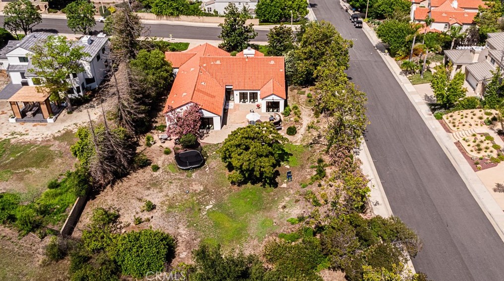32904 Denver Springs Dr, Thousand Oaks CA  91361-5575 exterior