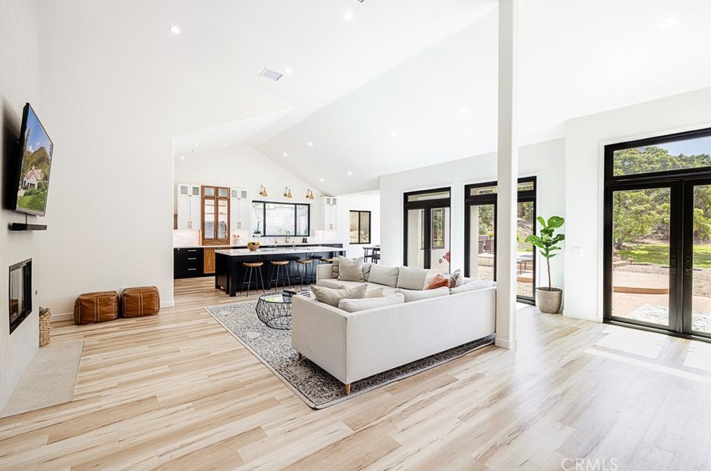 32904 Denver Springs Dr, Thousand Oaks CA  91361-5575 exterior