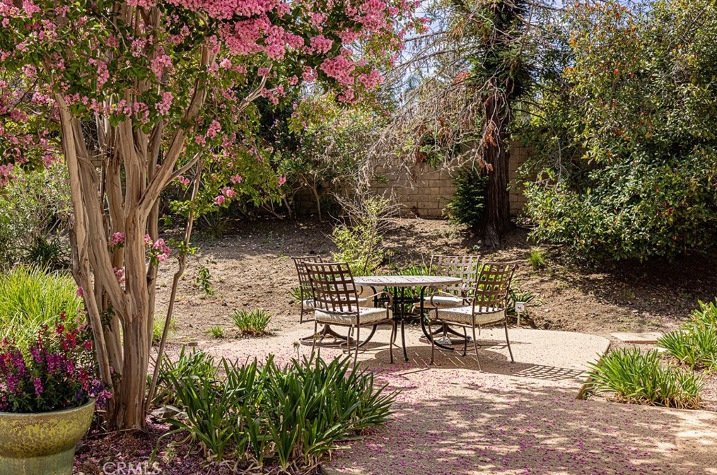 32904 Denver Springs Dr, Thousand Oaks CA  91361-5575 exterior