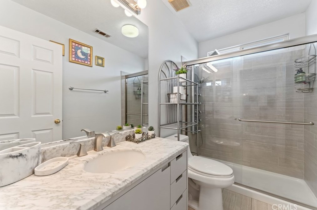 37502 Park Forest Ct, Palmdale CA  93552-4645 exterior