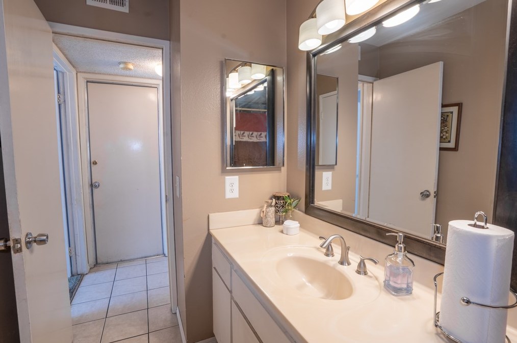 10724 De Haven Ave, Los Angeles CA  91331-2007 exterior