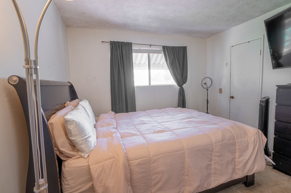 10724 De Haven Ave, Los Angeles CA  91331-2007 exterior