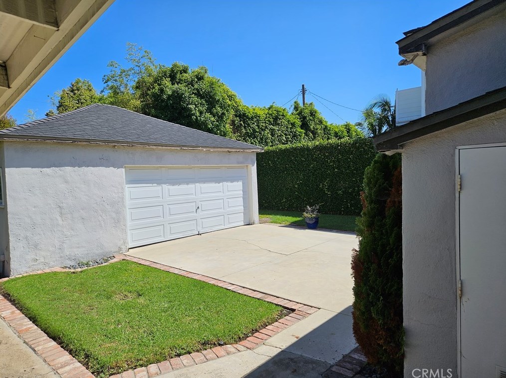 3446 Cabrillo Blvd, Los Angeles CA  90066-1504 exterior