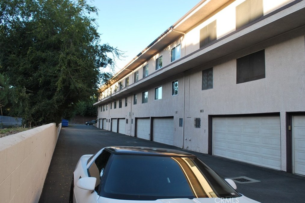 5477 Nestle Ave, Los Angeles CA  91356-3638 exterior