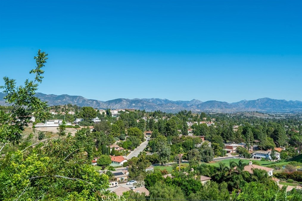 17811 Ridgeway Rd, San Fernando CA  91344-2134 exterior