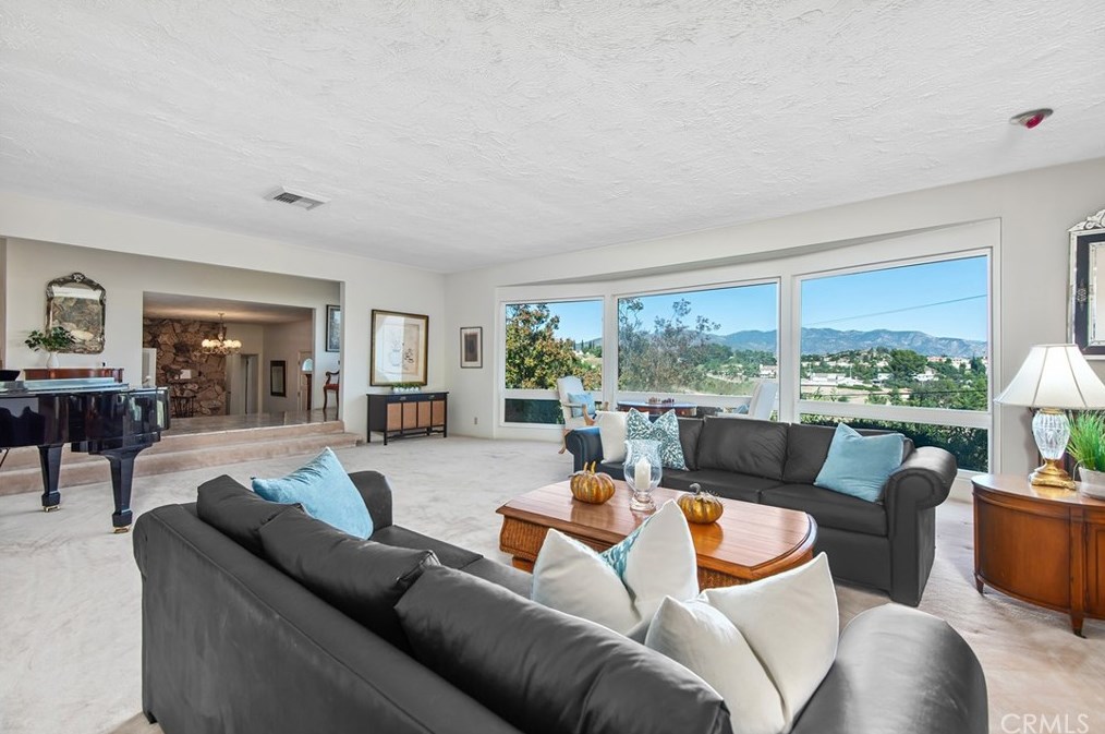 17811 Ridgeway Rd, San Fernando CA  91344-2134 exterior
