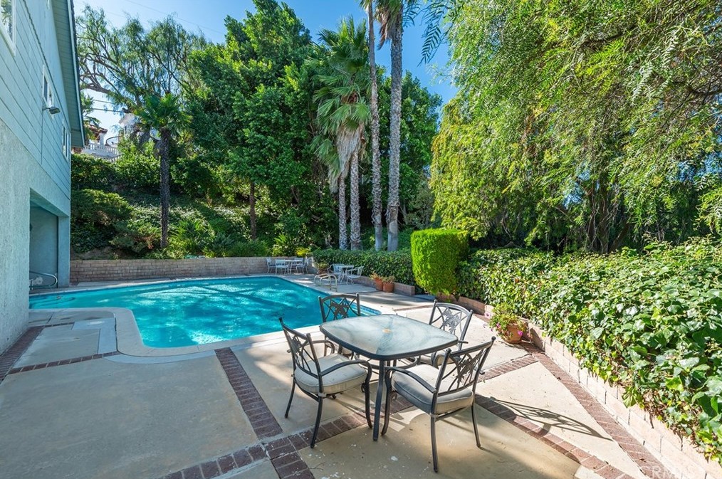 17811 Ridgeway Rd, San Fernando CA  91344-2134 exterior